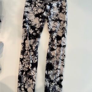 Black and White Tie-Dye Leggings